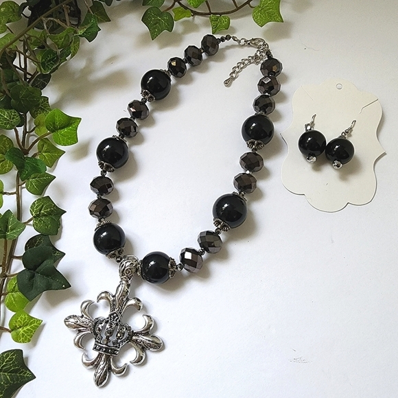 Fashion Jewelry Jewelry - Beautiful Bold Black Bead & Crystal with Crown Pendant Necklace Set